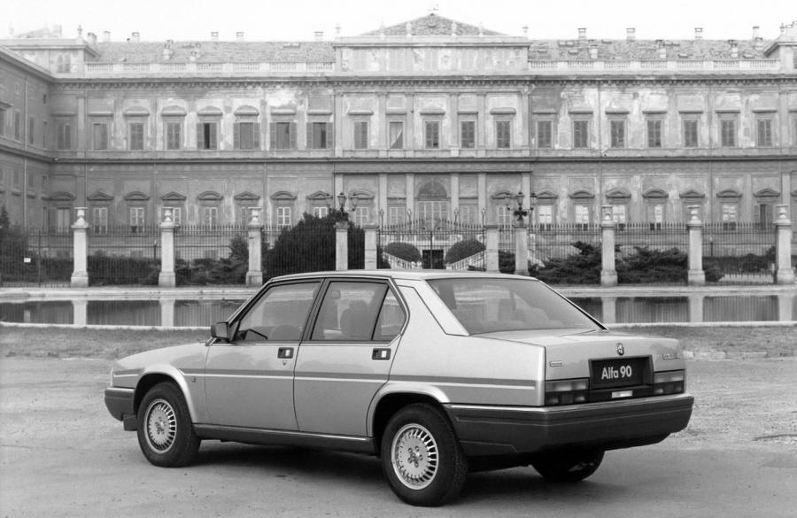  Alfa Romeo 90 (162A) 1984 года  (фото 7 из 25)